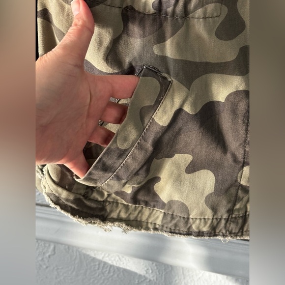 Ashley | 100% cotton | zip | button | frayed pockets | camouflage | jacket | L - Picture 10 of 12